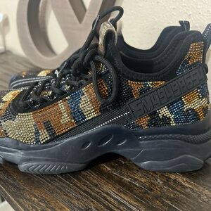 Steve Madden maxima camo like new size 9 fits like 8.5